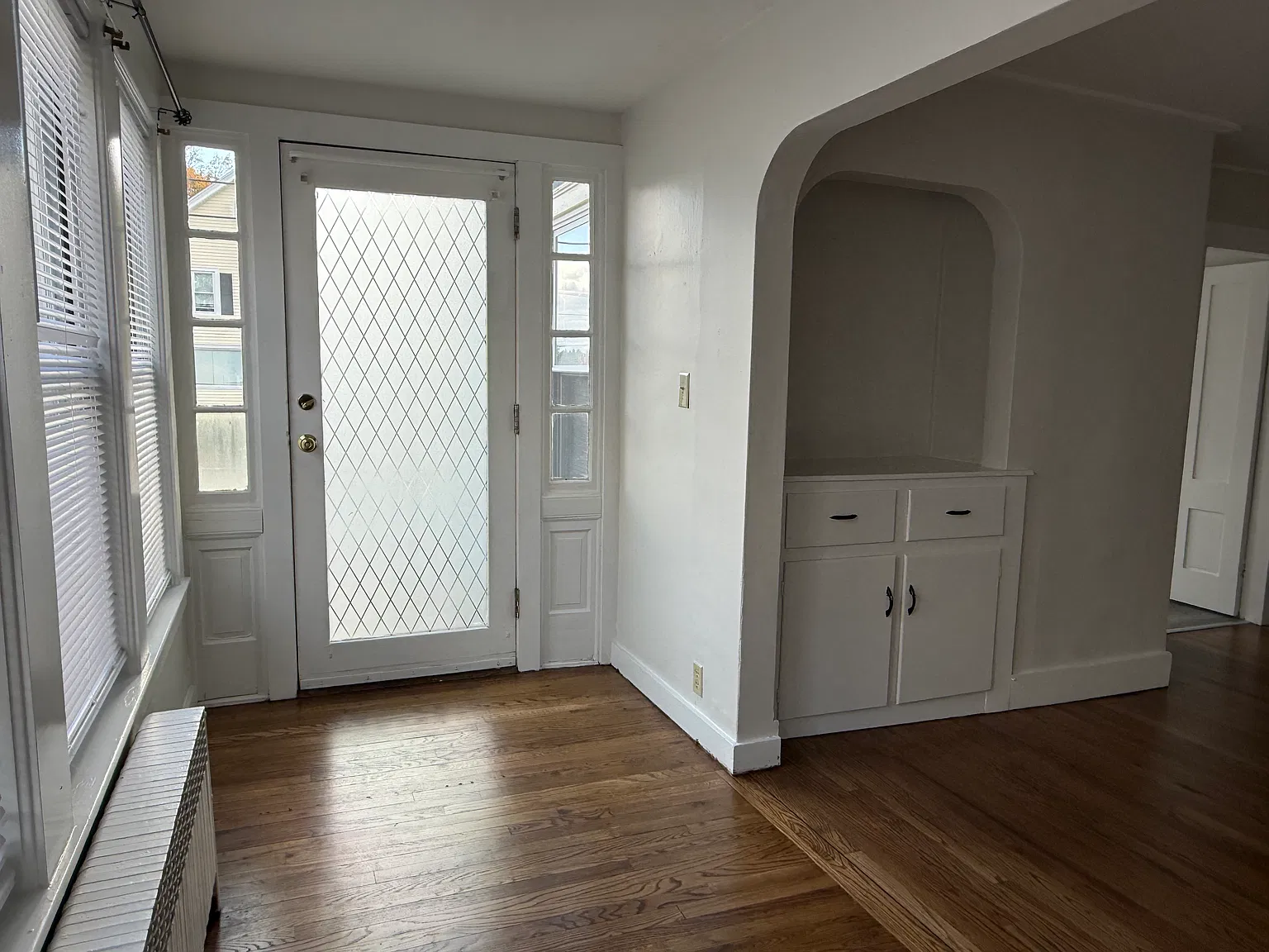 2 bed, 1100 sqft, $2,000 — Photo 2
