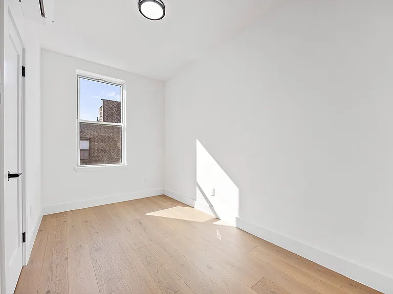 34-06 44th St #3R — Photo 10