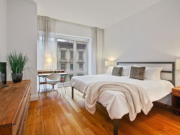 3rd image of 33 W 56th St APT 6C