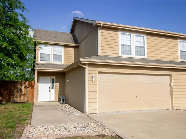 105 Bradley Ct, Tonganoxie, KS 66086