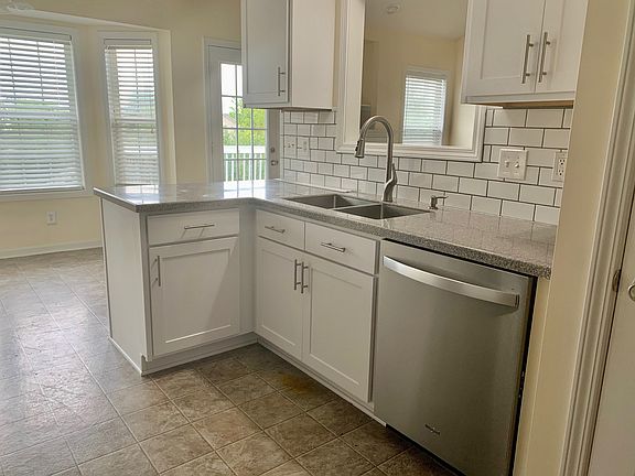 4th image of 3192 Twelve Oaks Blvd