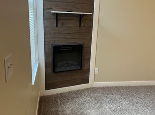 448 Bluff St FLOOR 3, Dubuque, IA 52001