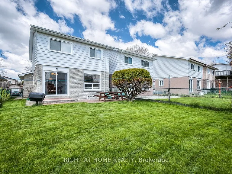 76 Ashridge Dr — Photo 17