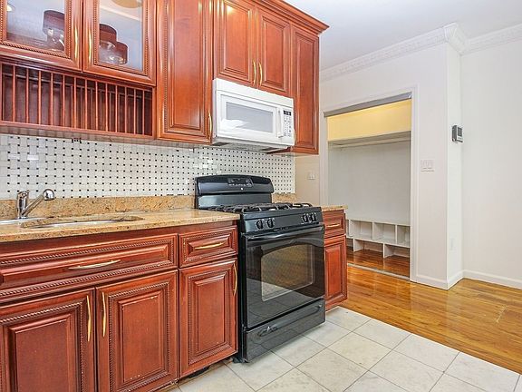 5th image of 758 E 222nd St