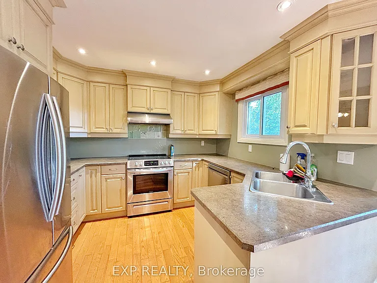 23 Haskell Cres — Photo 7