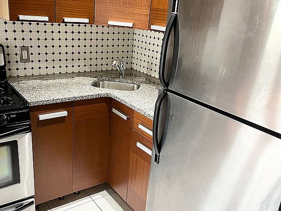 2nd image of 61 Herbert St #3R