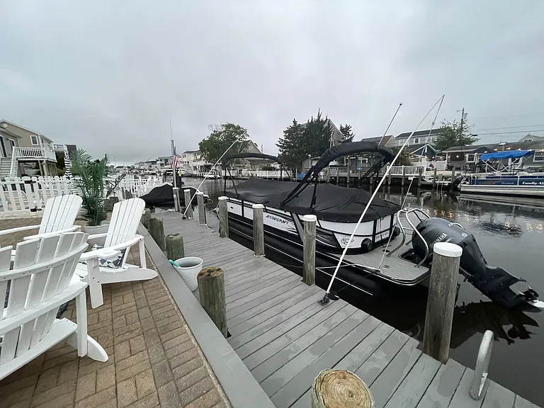 Sylvia Ln — Photo 28