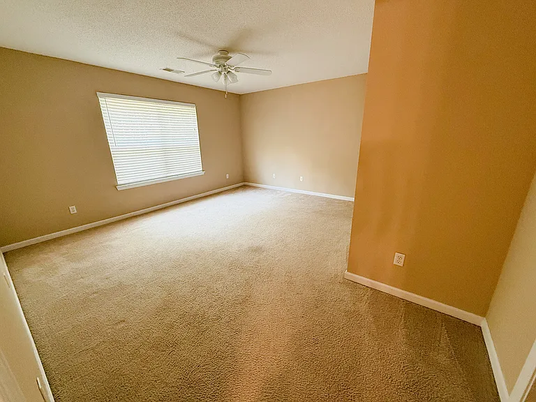 132 Greenvale Dr — Photo 8