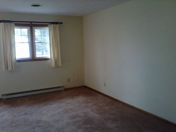 4th image of 634 Katherine Ave