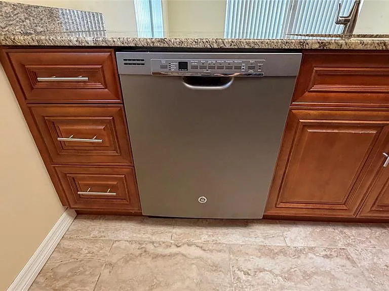 7621 Rosewood Dr — Photo 12