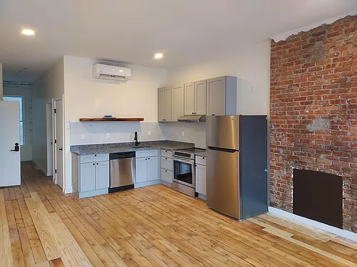 104 4th St Photo 1