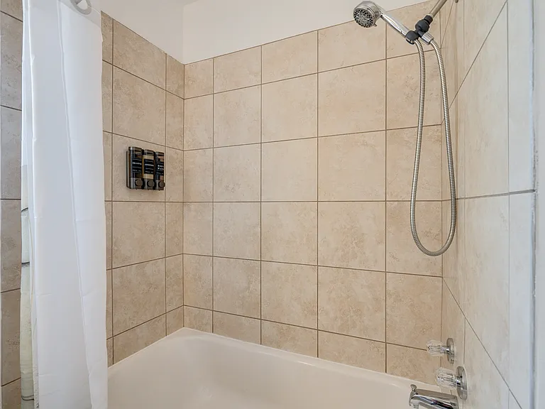 E Celeste Dr — Photo 30
