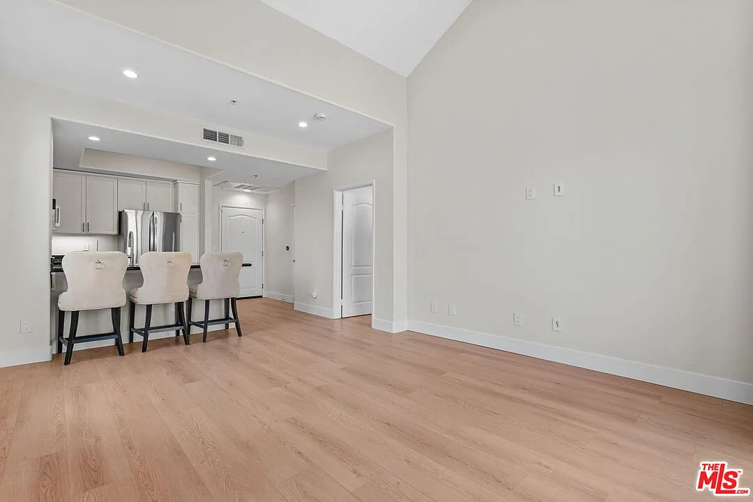 1 bed, 1.0 bath, 690 sqft, $3,100 — Photo 3