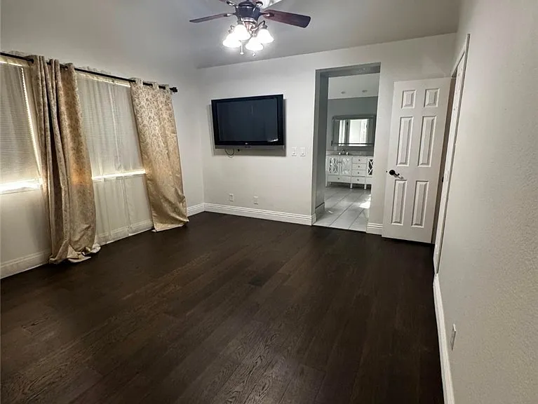 7824 Emerald Harbor Ct — Photo 14