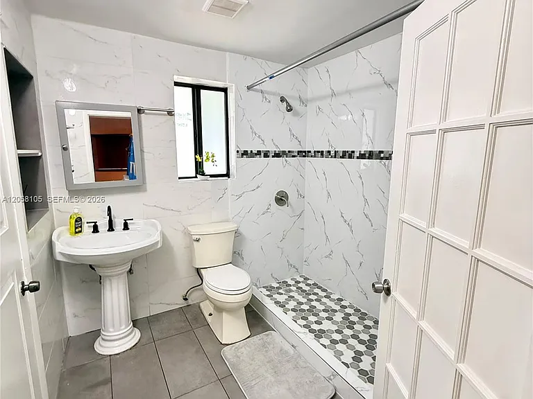 737 NE 127th St #B — Photo 13