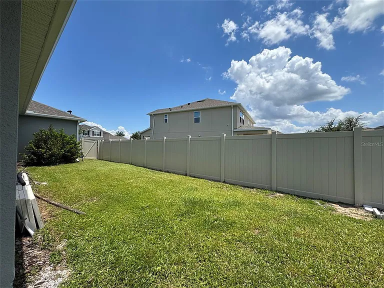 715 Blue Citrus Ln — Photo 49