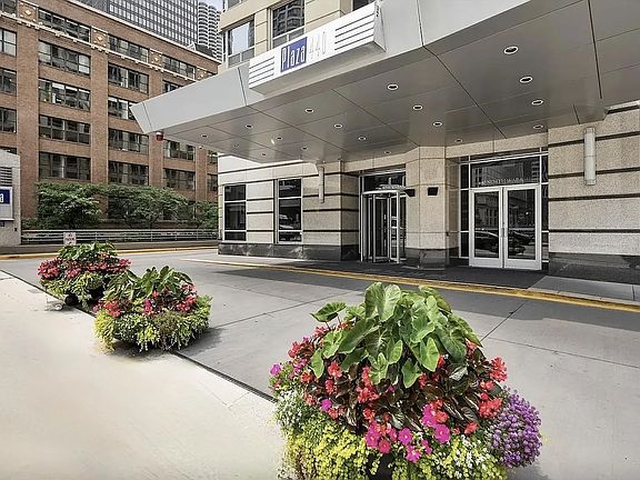 4th image of 440 N Wabash Ave #3850