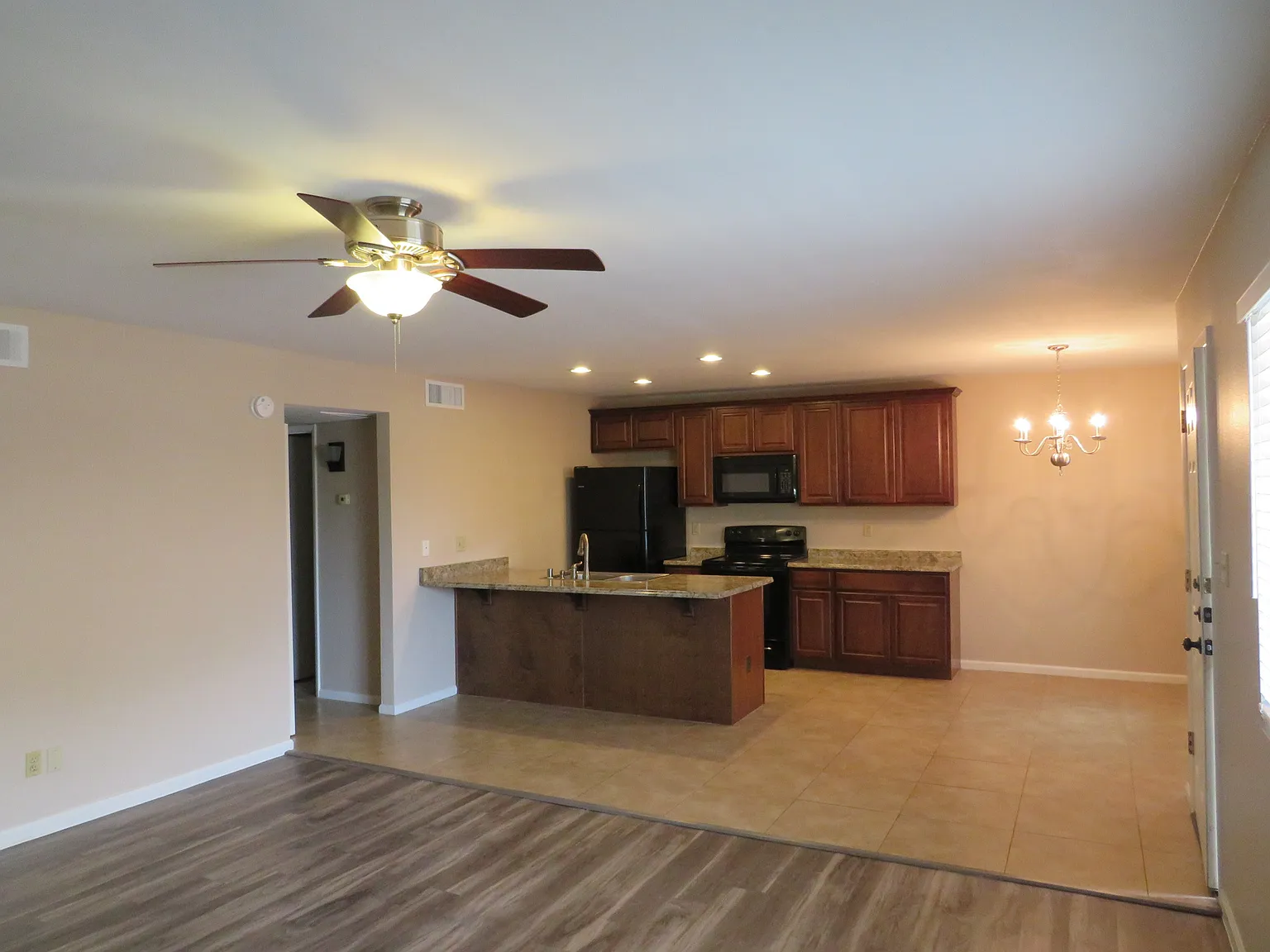 2 bed, 1024 sqft, $1,650 — Photo 2