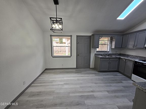 3rd image of 10933 Babe Ruth St