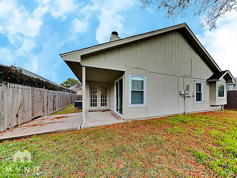 8704 Tigris Trl — Photo 14