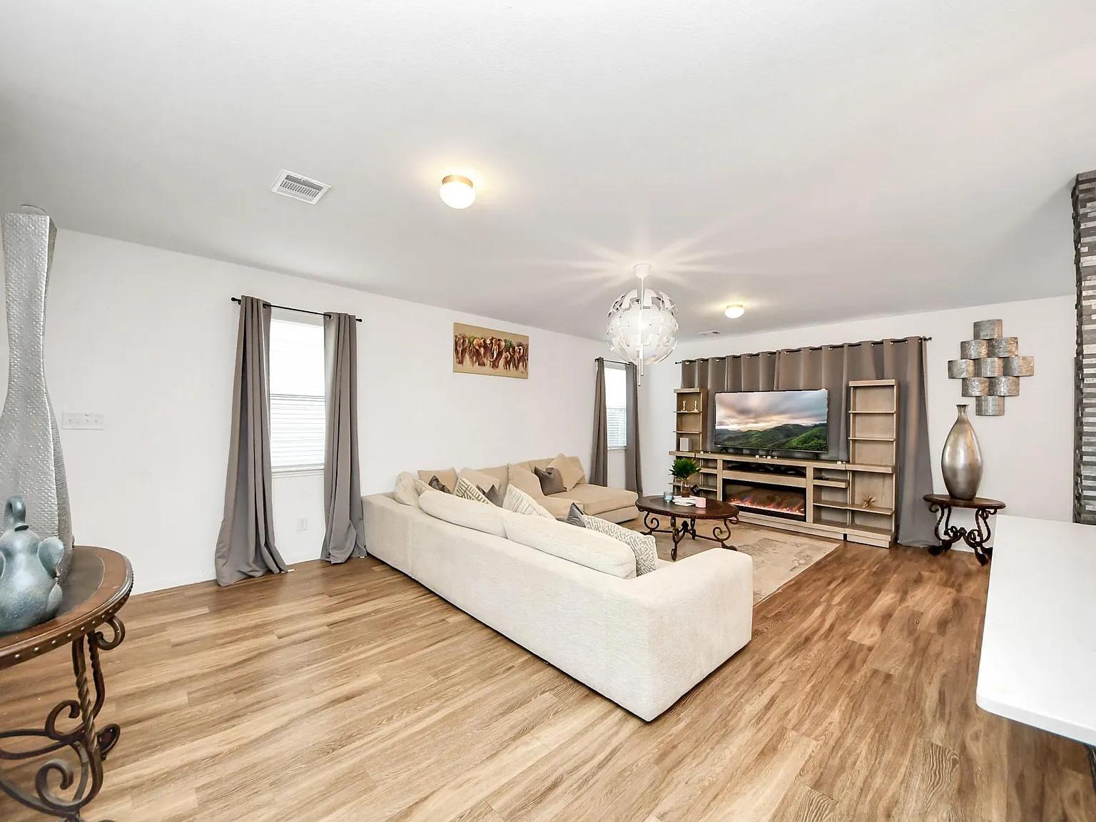 3 bed, 2.5 bath, 1854 sqft, $2,100 — Photo 4