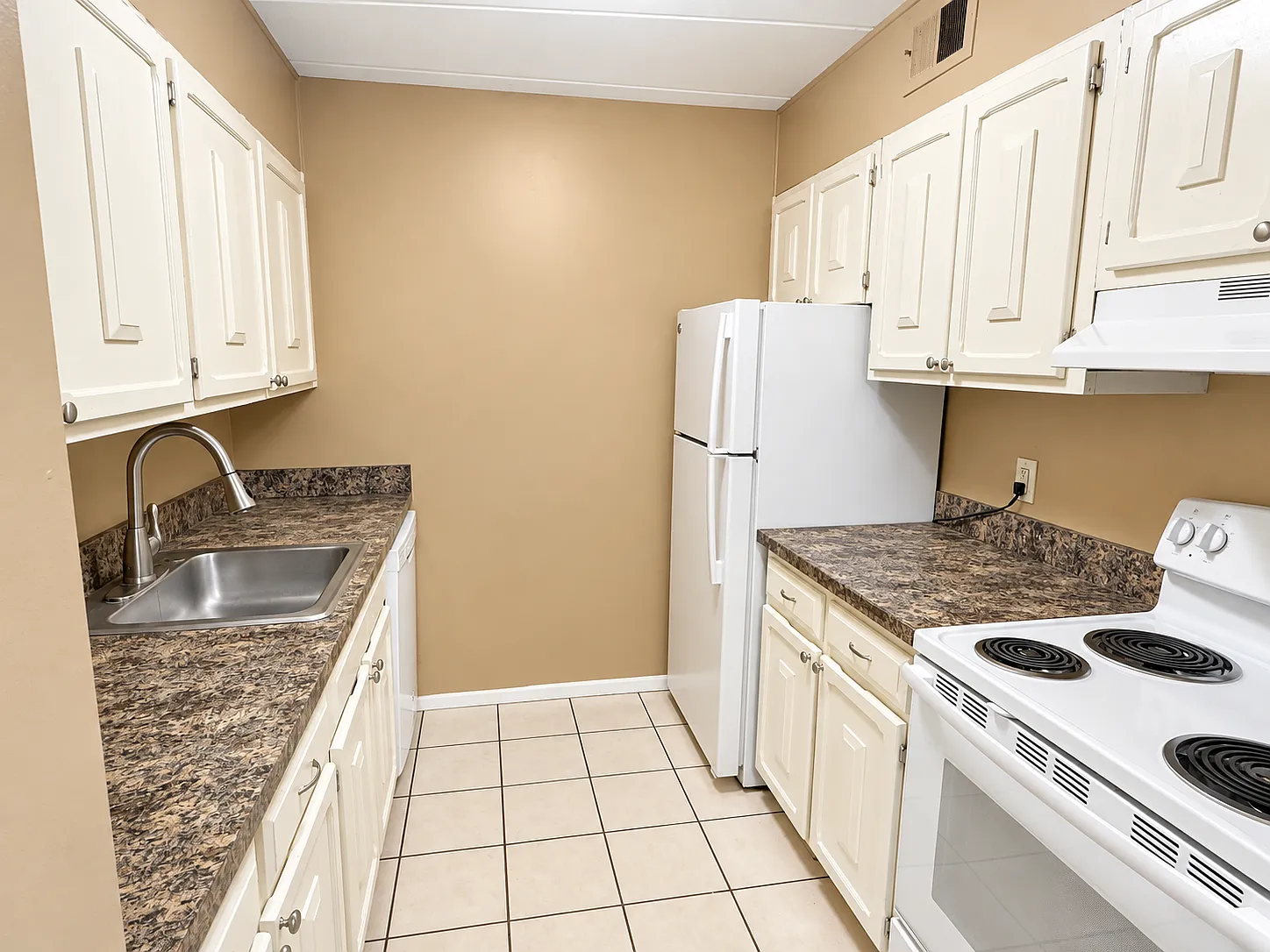 2 bed, 1.5 bath, 1000 sqft, $1,149 — Photo 1