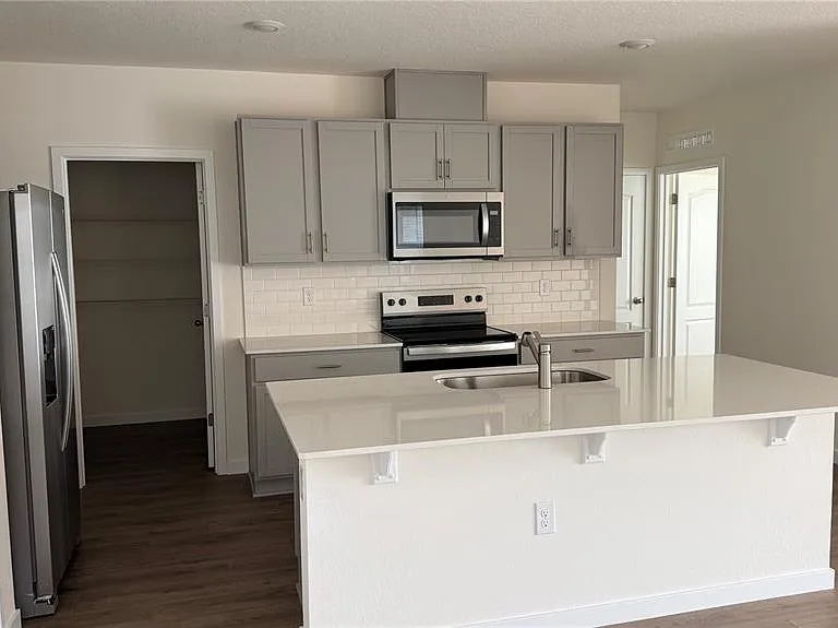 2046 Walnut Creek Dr — Photo 4