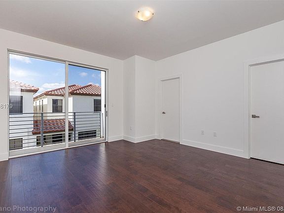 5th image of 10244 NW 71st Ter