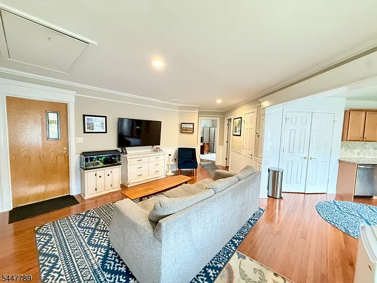 141 Main St #8 — Photo 2