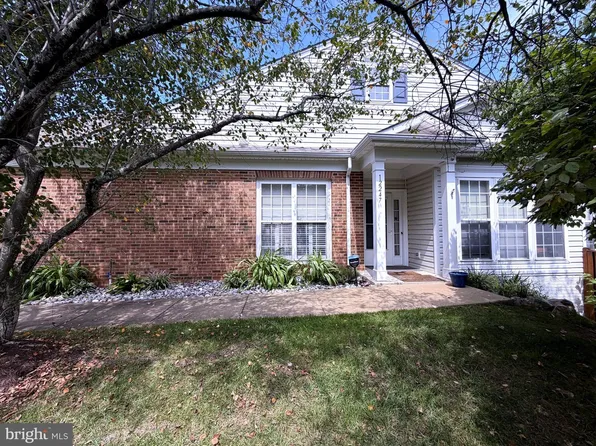 12247 Seaford Ct, Woodbridge, VA 22192
