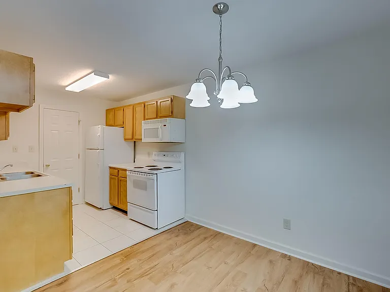 Forest Creek Apartments — Photo 41
