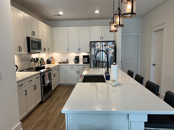 4th image of 4577 Mixson Ave