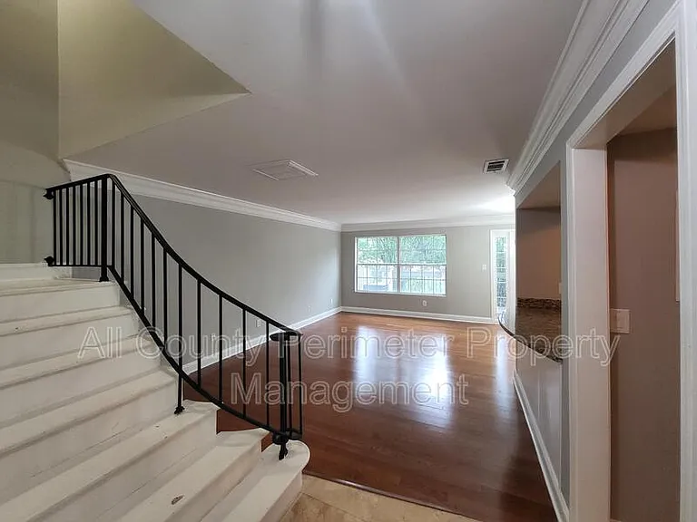 6980 Roswell Rd #C5 — Photo 3