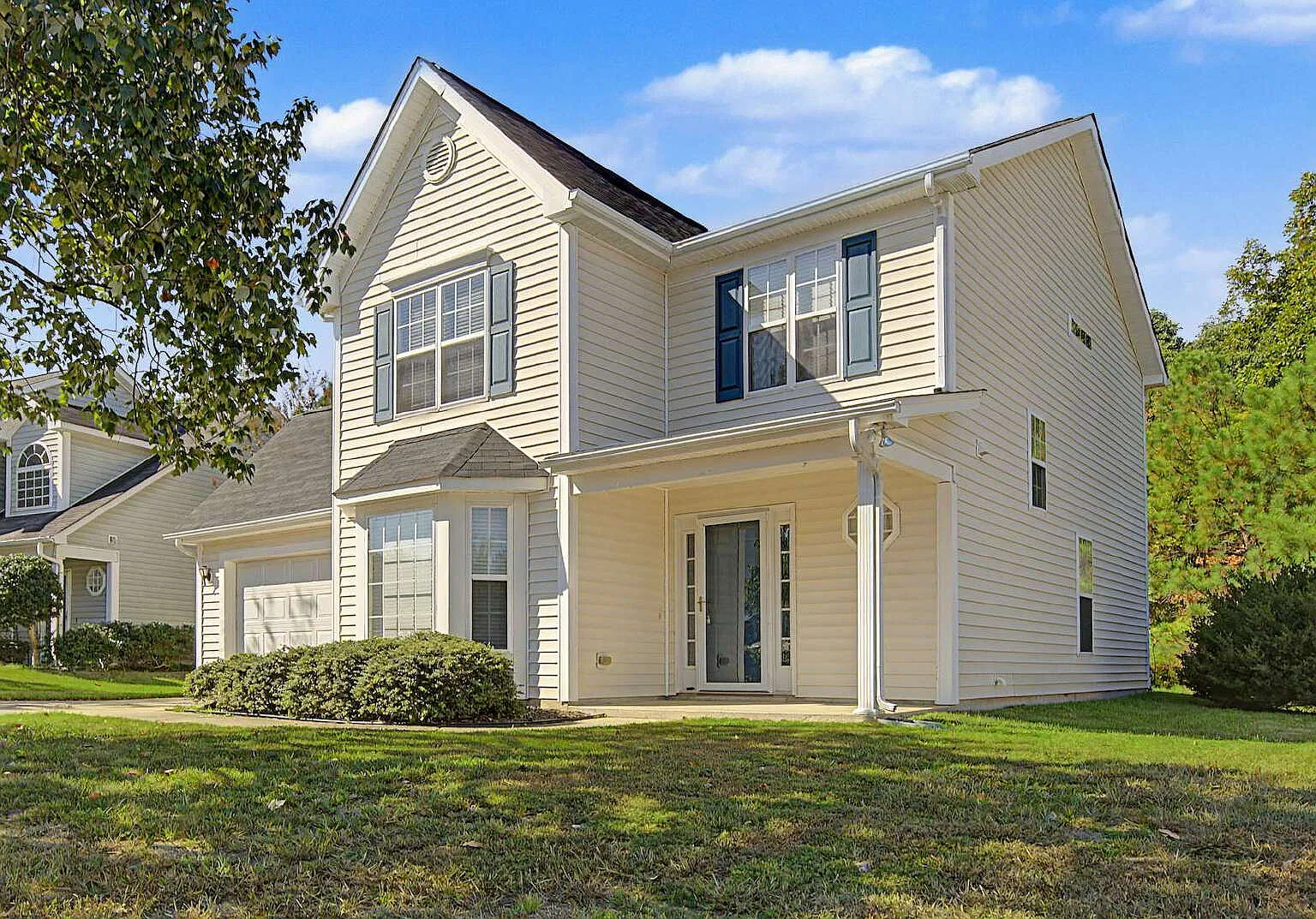 3 bed, 2.5 bath, 1656 sqft, $2,085 — Photo 2