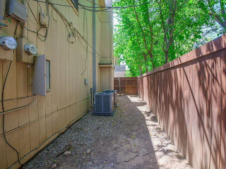 3634 Dexter Ave — Photo 23