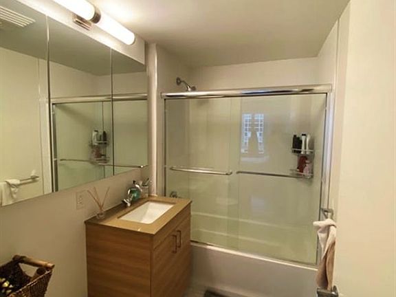 4th image of 544 Union Ave APT 4D