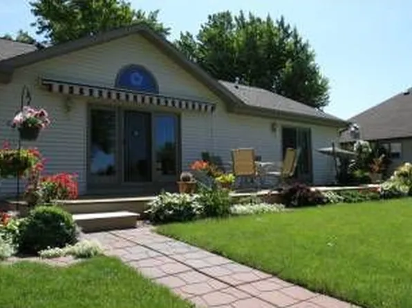 356 S 5th St, Winneconne, WI 54986