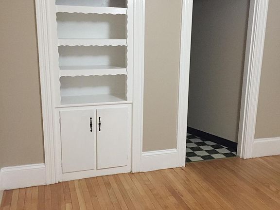3rd image of 109 6th St #2