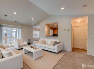 58 Tanglewood Ct, Monmouth Junction, NJ 08852