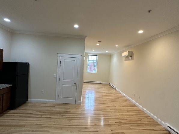 3 Main St #202