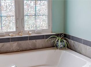 10416 Maplewood Pl SE, Seattle, WA 98146