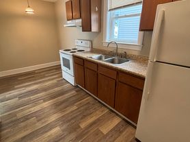 10 Dunn St, Westbrook, ME