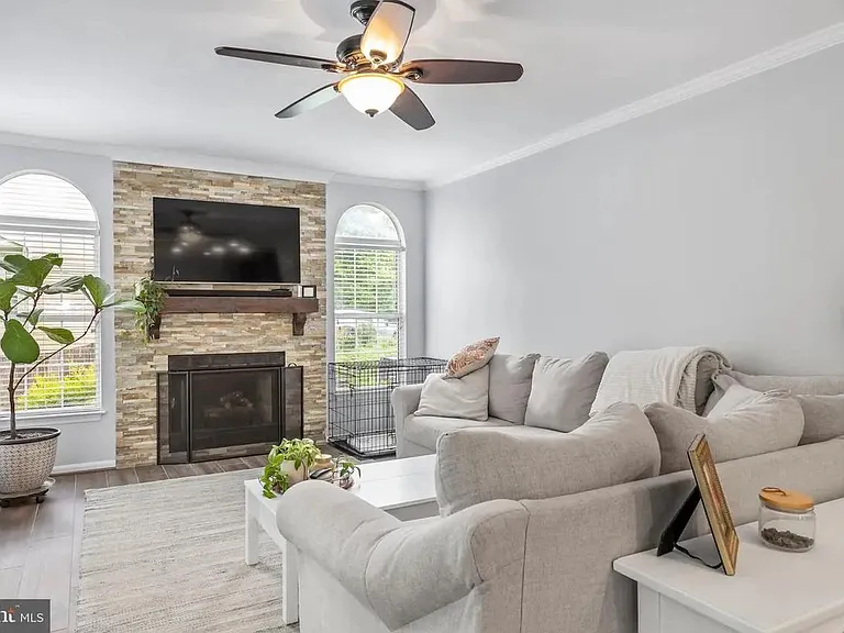 9 Westhampton Ct — Photo 9