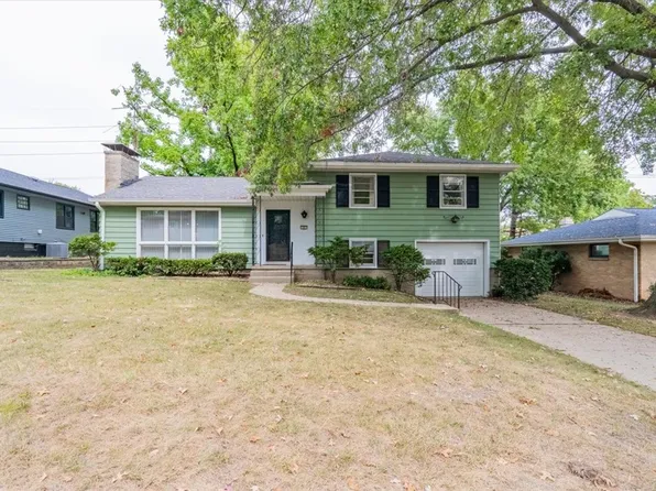 22 Eastmoreland Ln, Decatur, IL 62521