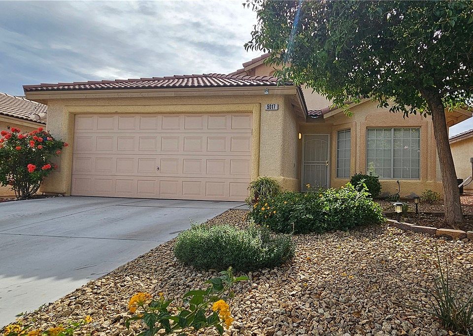 1st image of 5017 W El Campo Grande Ave