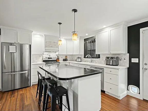 5th image of 440 Muskegon Ave