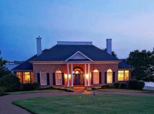 487 Lakeshore Dr, Lexington, TN 38351