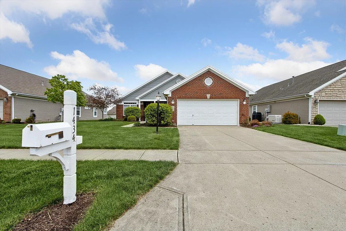 1434 Runnymeade Way photo 1