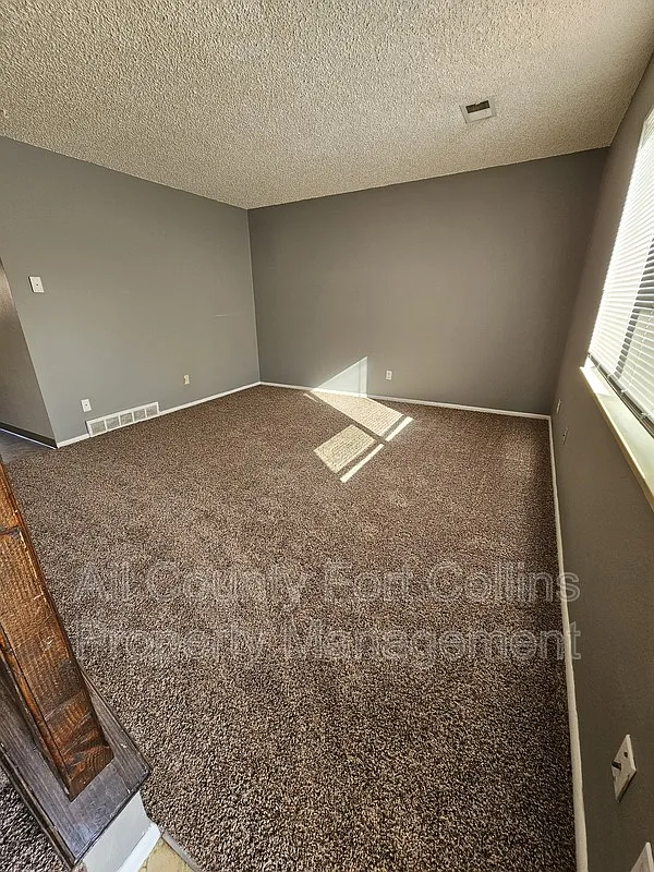 2 bed, 1.5 bath, 950 sqft, $1,200 — Photo 2