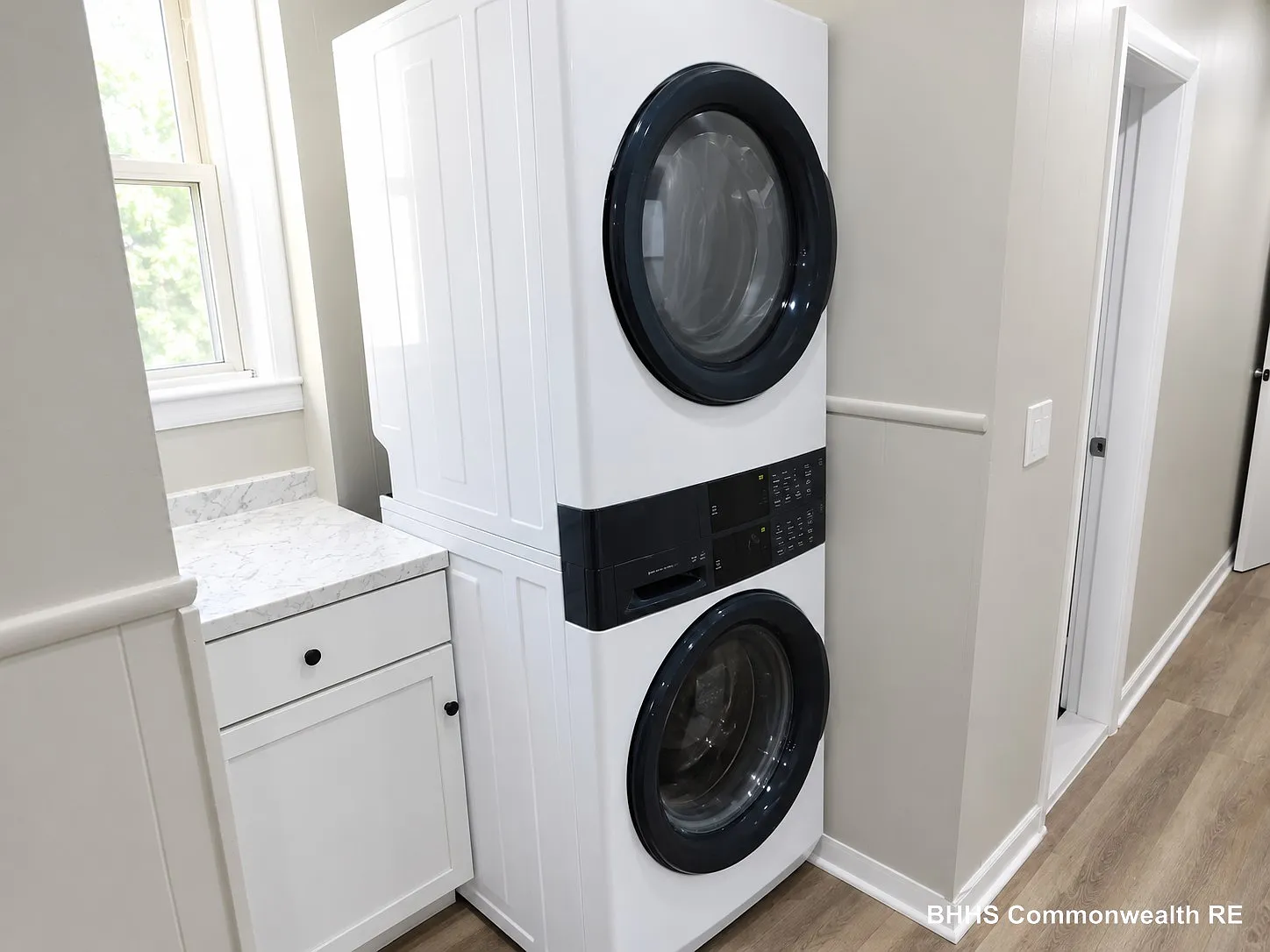2 bed, 1.0 bath, $2,900 — Photo 2